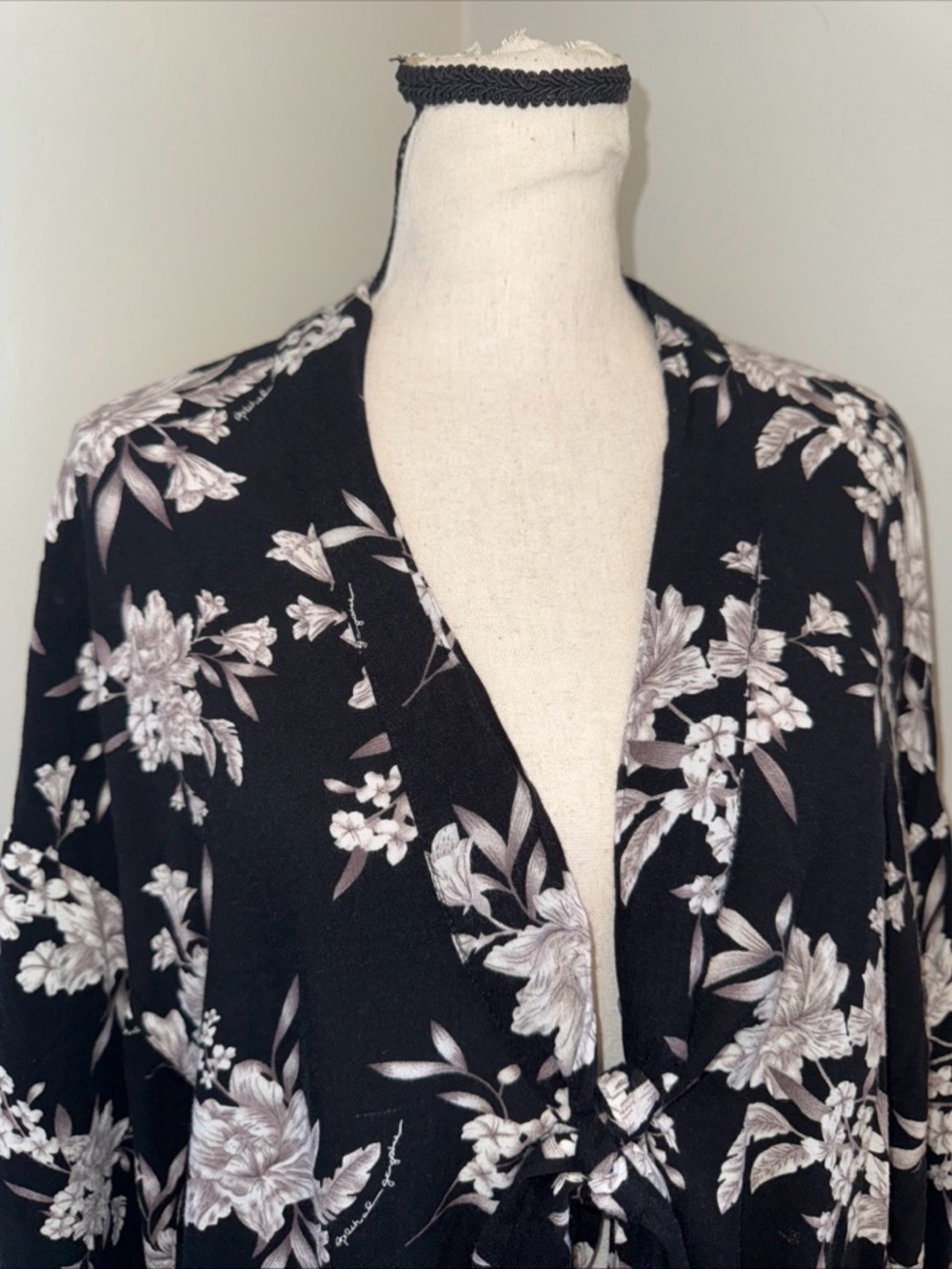 Robe - Picture 2 of 10